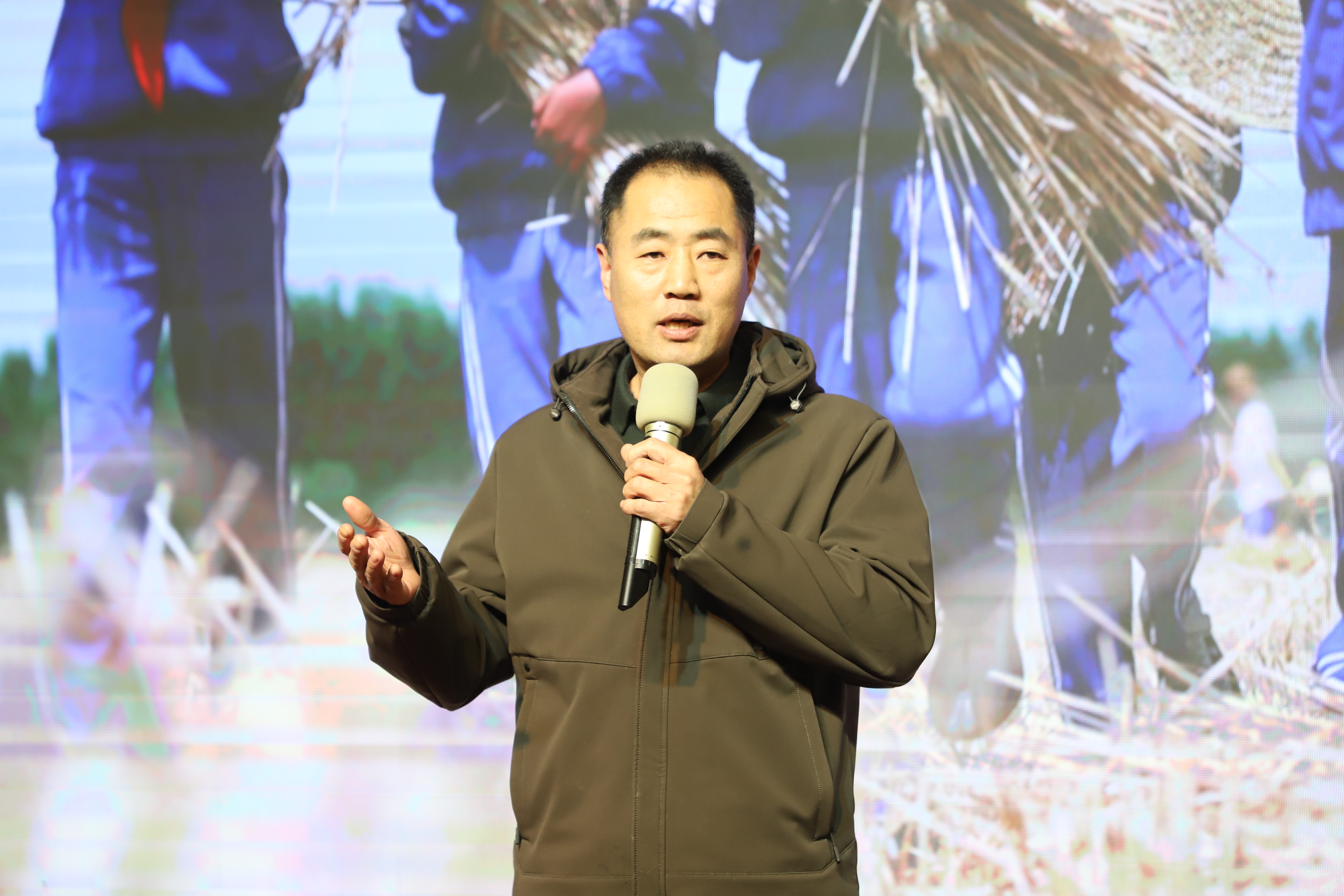 3.即墨区灵山牛齐埠小学杨为岩宣讲《让乡土基因融入少年成长血脉》.JPG