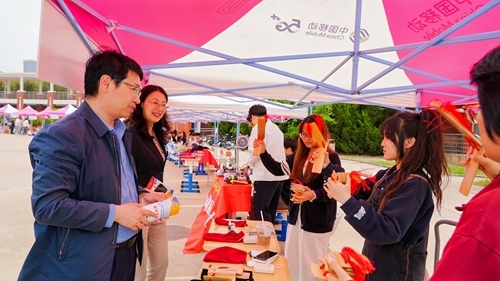 党委书记秦青松,党委副书记、校长邢广陆莅临现场指导