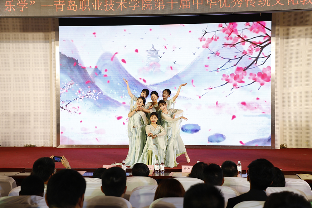 开云kaiyun网页版举行第十届“中华优秀传统文化教育月”文艺展演及传统文化展示活动 开云kaiyun网页版举行第十届“中华优秀传统文化教育月”文艺展演及传统文化展示活动